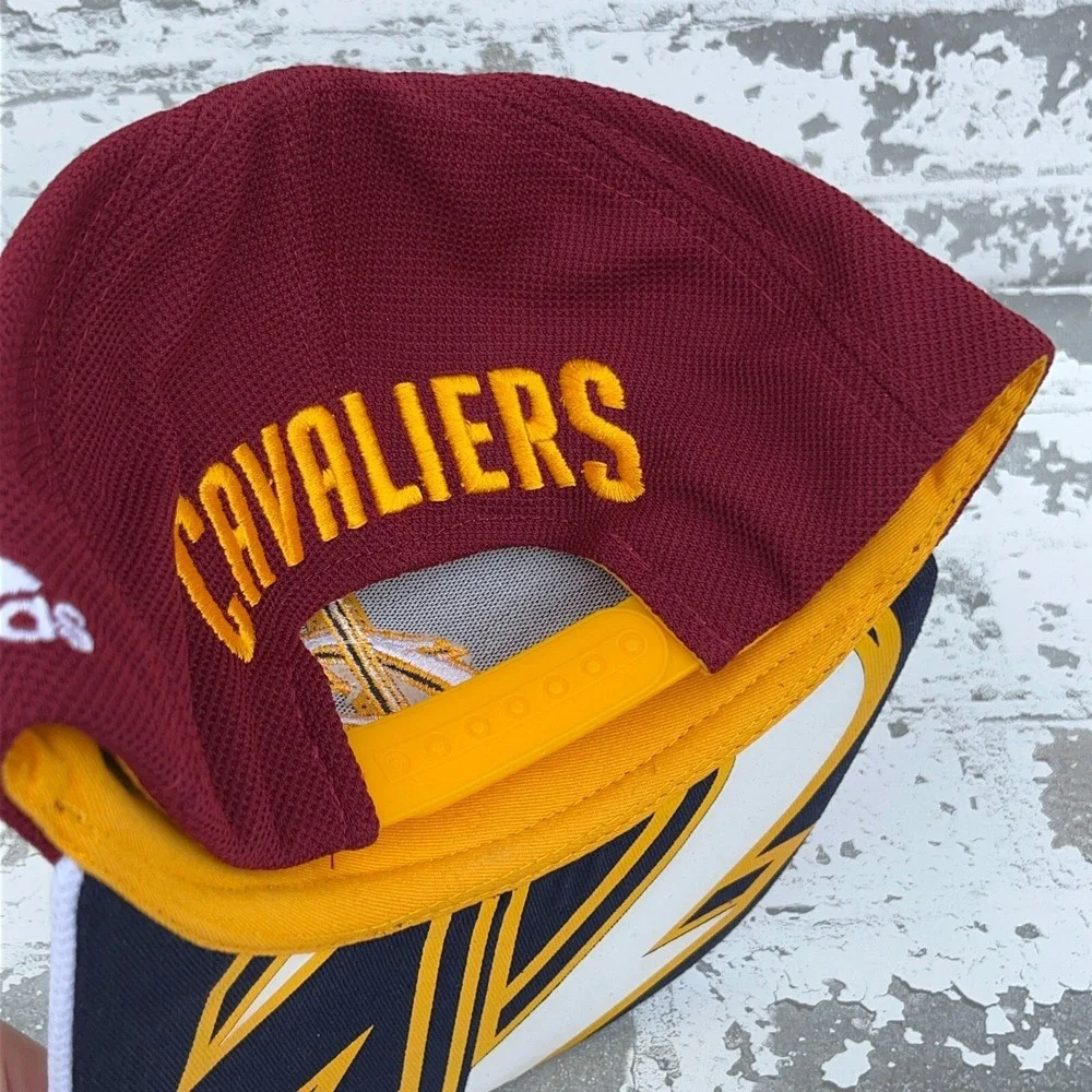 Cleveland Cavaliers Hat Cap Snap Back Red White Cavs Adjustable Flat Bill Adult‎